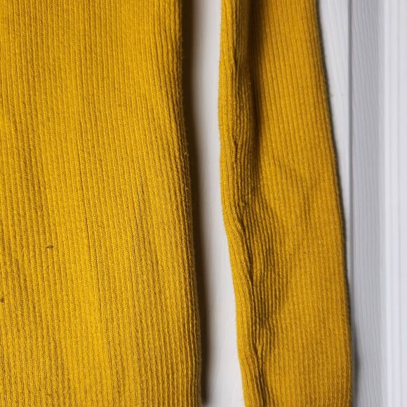 Cozy Yellow Turtleneck Sweater - Picture 11 of 12